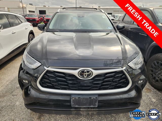 Used 2022 Toyota Highlander XLE image 2