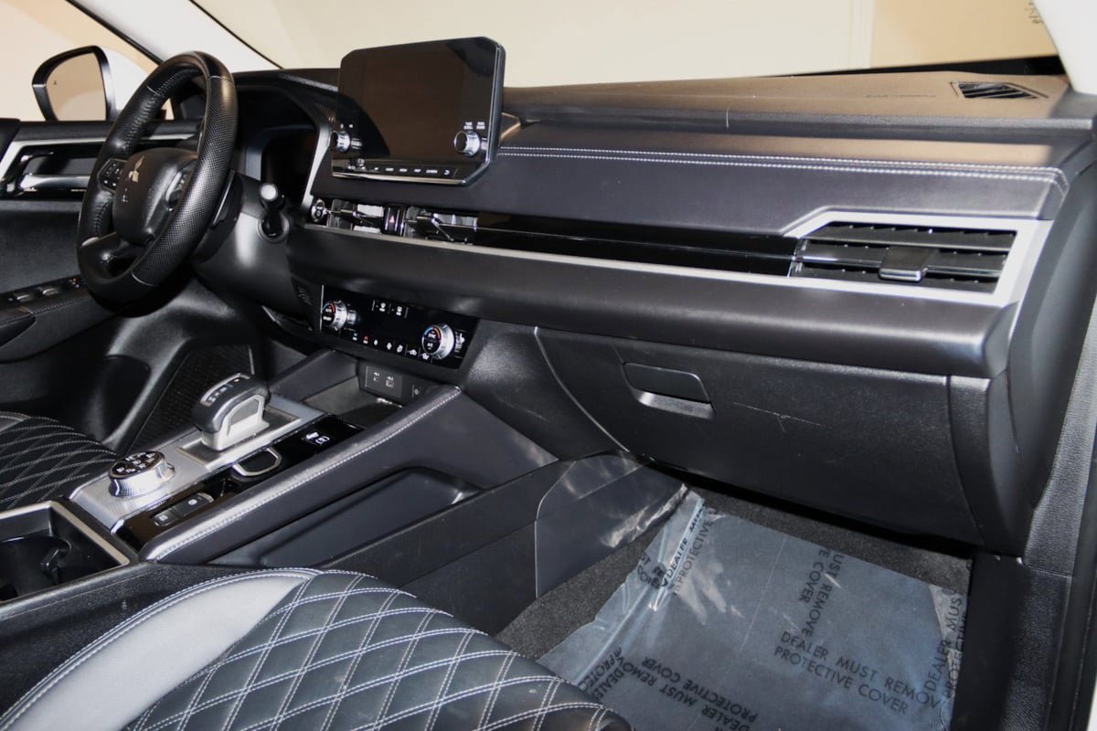 Used 2024 Mitsubishi Outlander 4WD Plug-In Hybrid image 63
