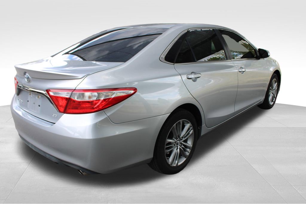 Used 2015 Toyota Camry SE FWD image 14