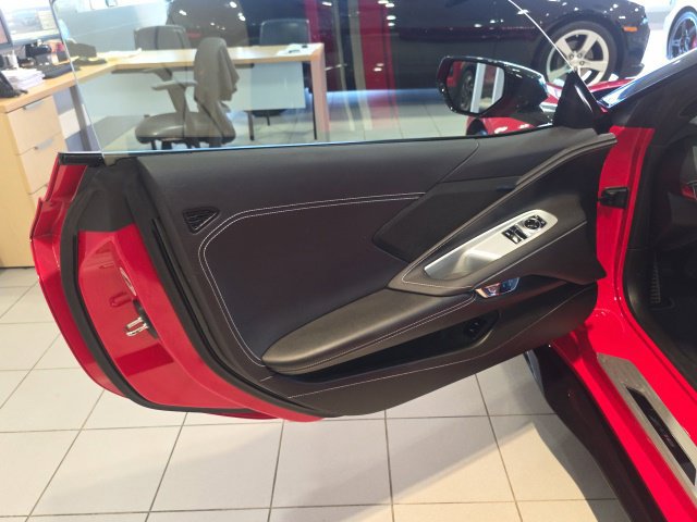 Used 2025 Chevrolet Corvette Z06 RWD image 11