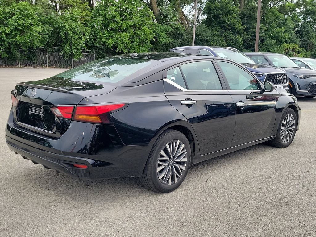 Used 2025 Nissan Altima 2.5 SV FWD image 4