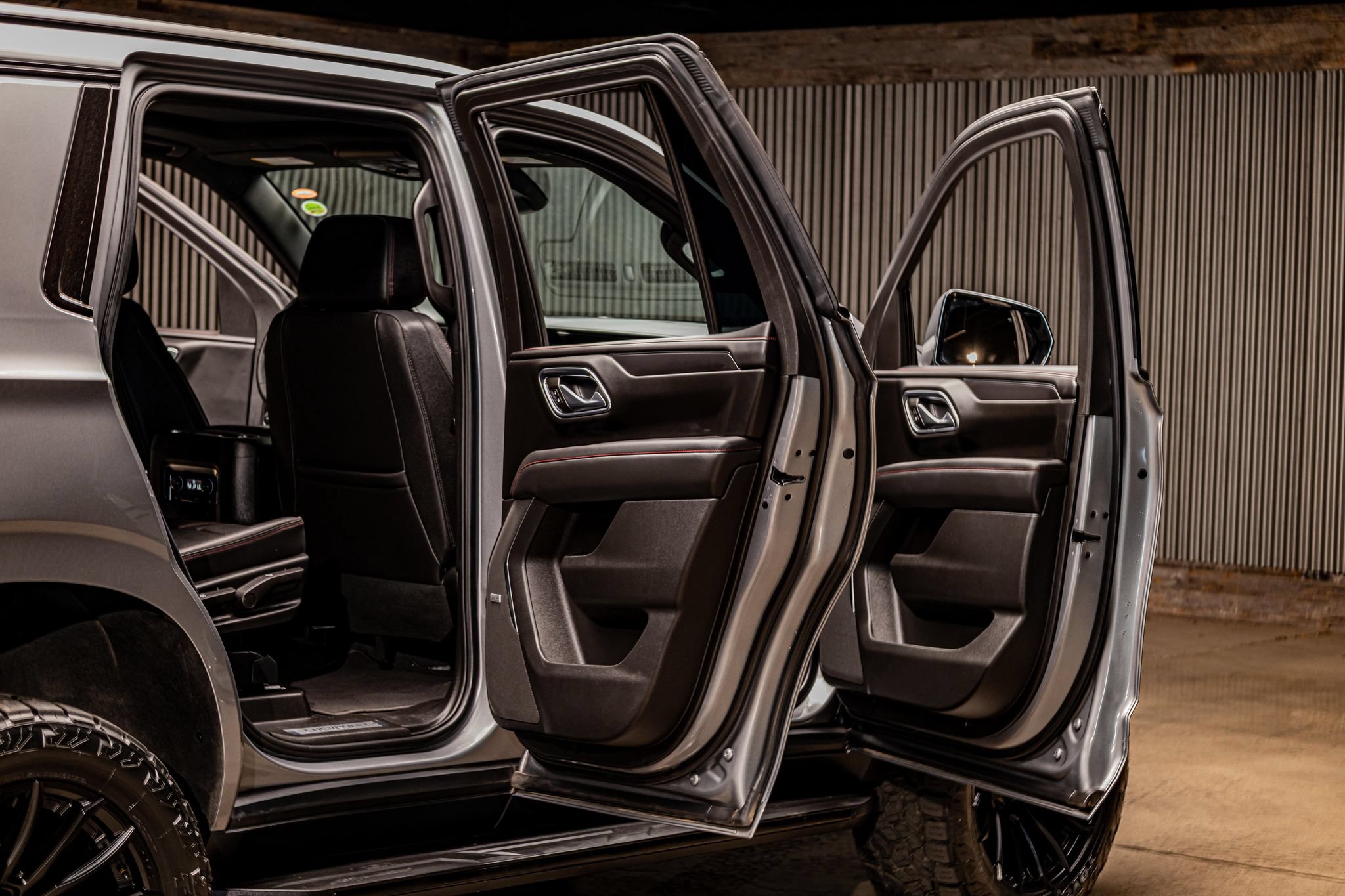 Used 2023 Chevrolet Tahoe RST w/ Luxury Package AWD/4WD image 32