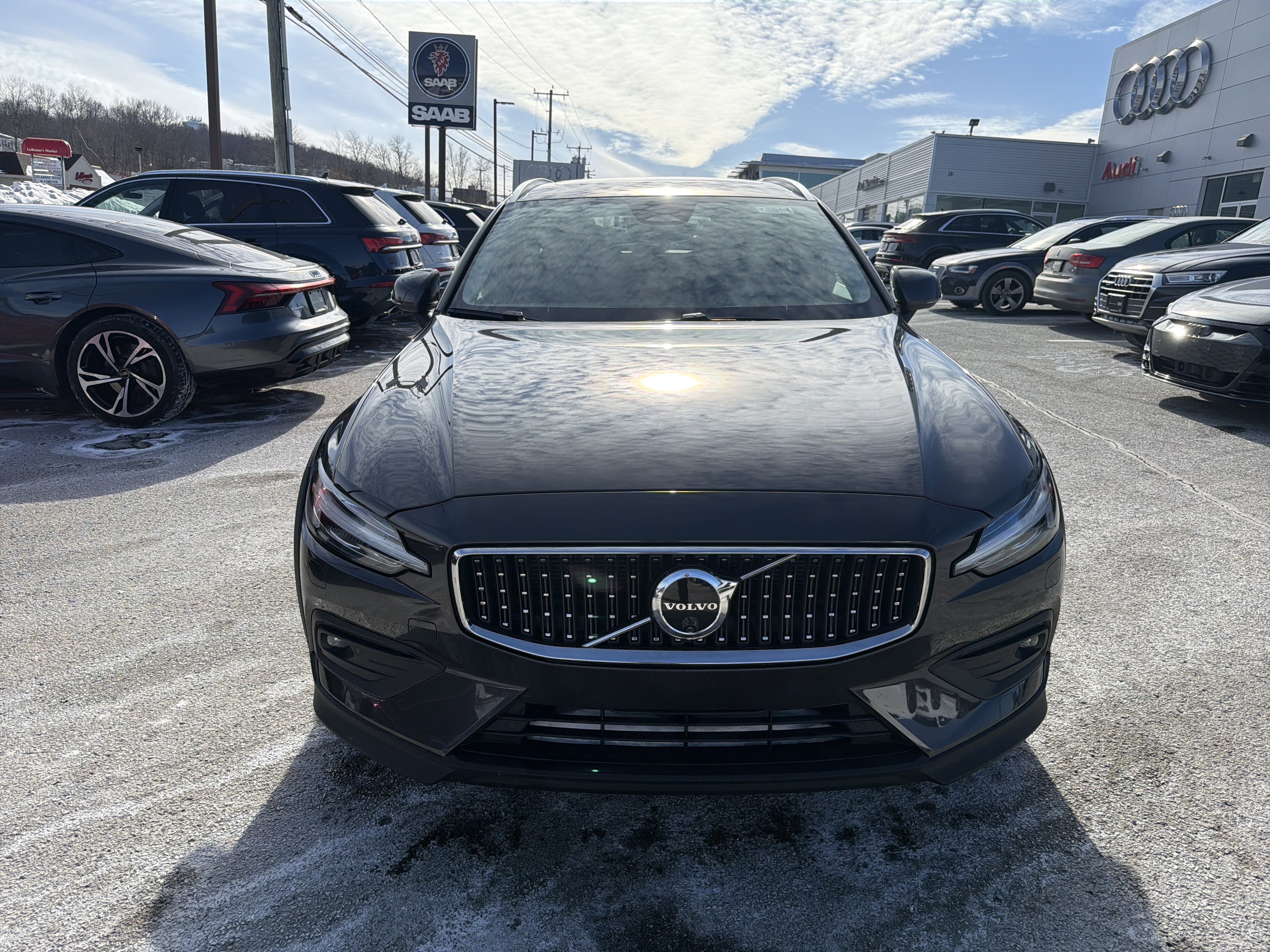 Certified 2025 Volvo V60 B5 Cross Country Plus AWD/4WD image 2
