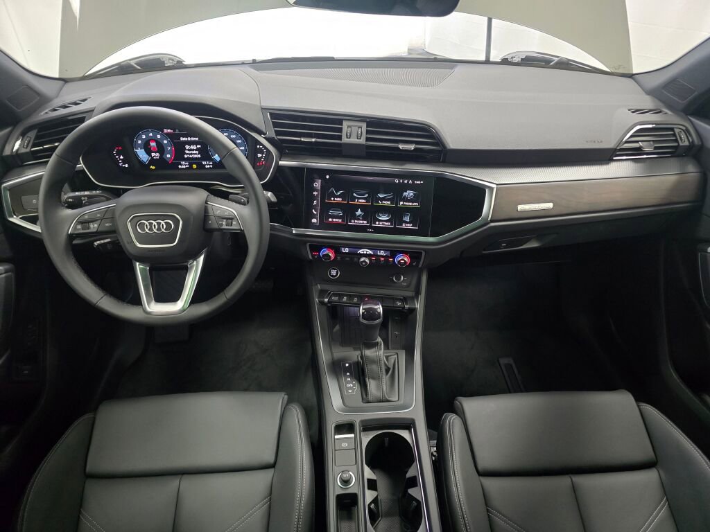 New 2025 Audi Q3 2.0T Premium image 17