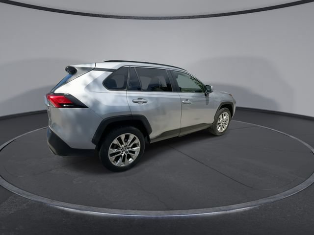 Used 2019 Toyota RAV4 XLE Premium FWD image 8