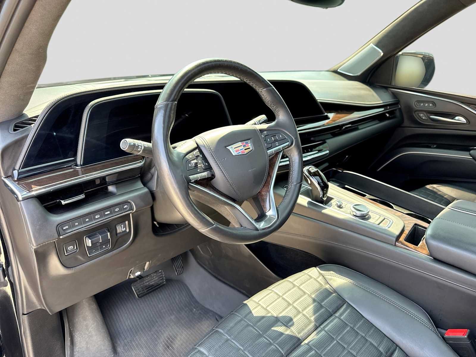 Used 2023 Cadillac Escalade Sport Platinum w/ LPO, ONYX Package AWD/4WD image 2