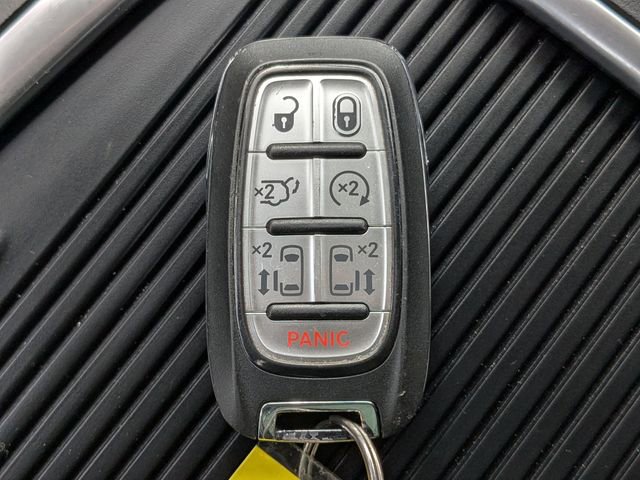 Used 2023 Chrysler Pacifica Touring-L image 30