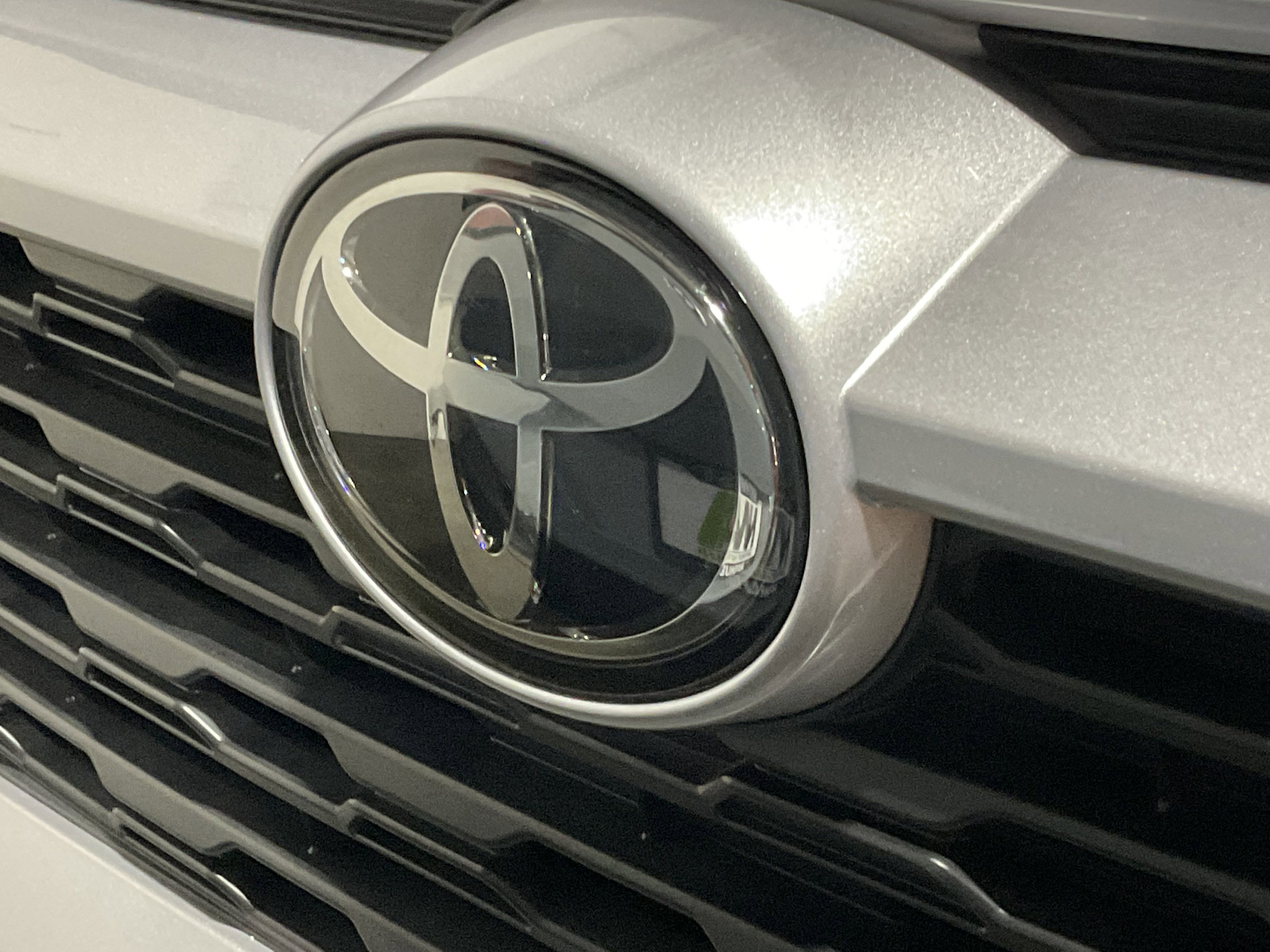 Used 2025 Toyota RAV4 XLE AWD/4WD image 6