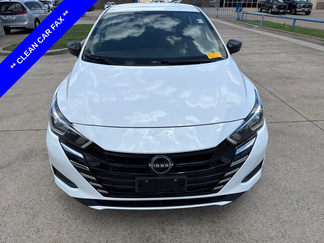 Used 2023 Nissan Versa S FWD image 2