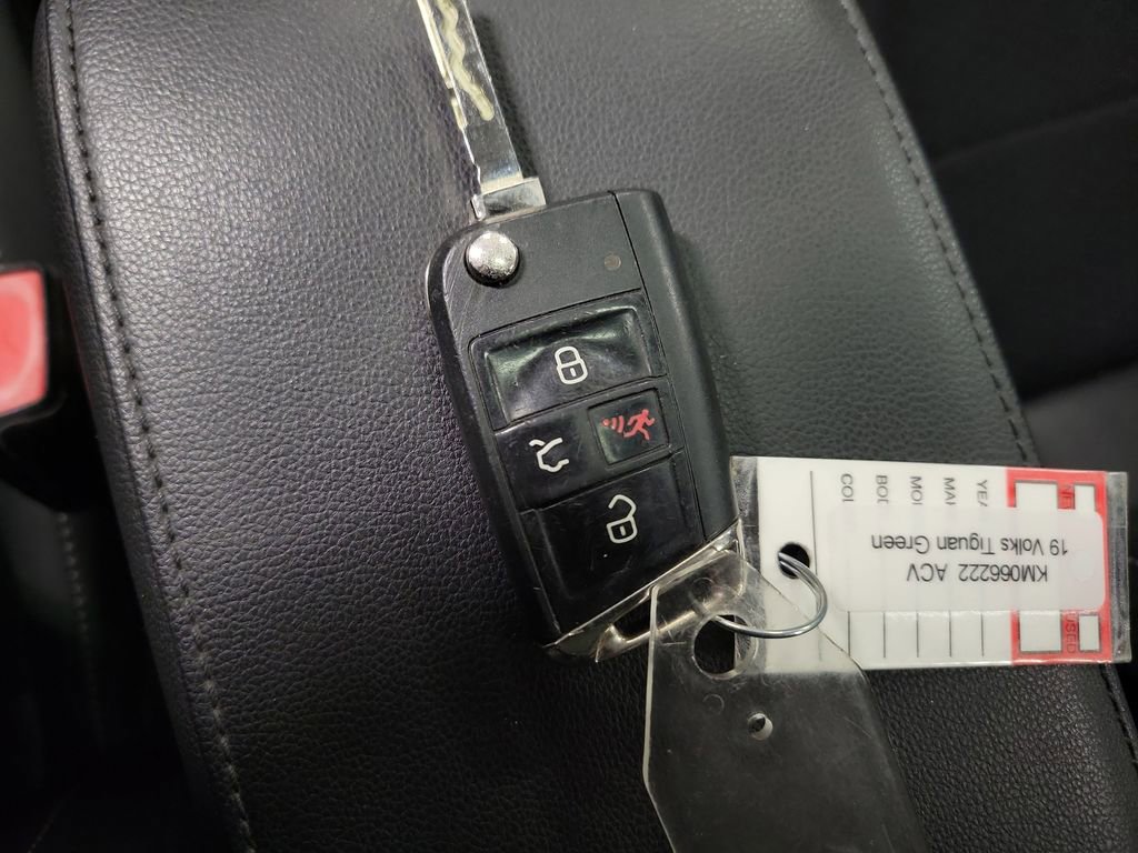 Used 2019 Volkswagen Tiguan SE FWD image 13