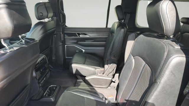 Used 2024 Jeep Wagoneer Series II AWD/4WD image 10