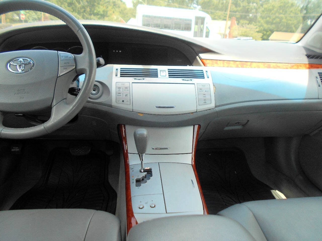 Used 2006 Toyota Avalon XLS FWD image 12