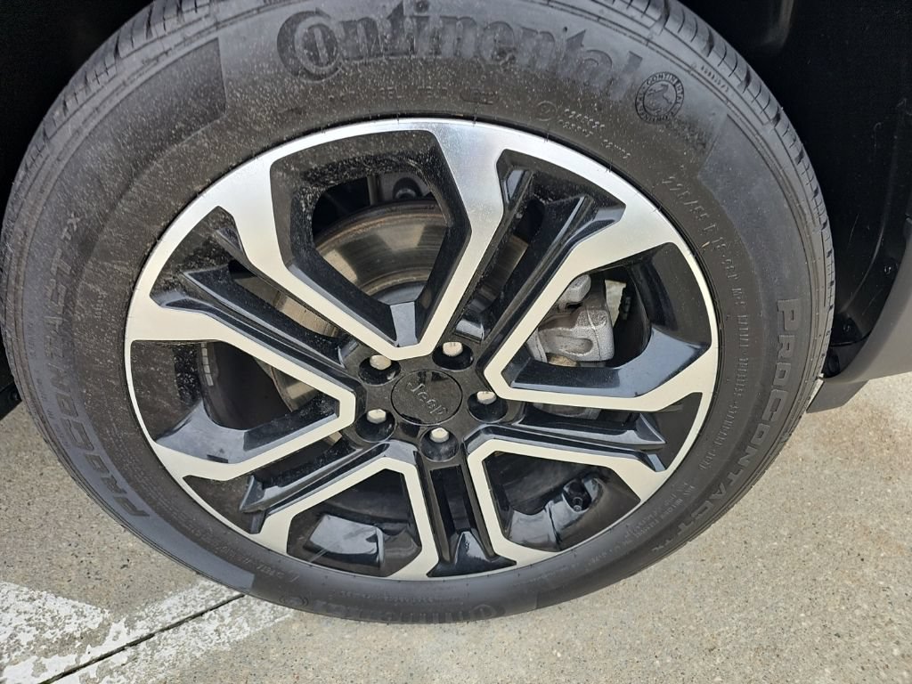 Certified 2022 Jeep Compass Limited AWD/4WD image 2