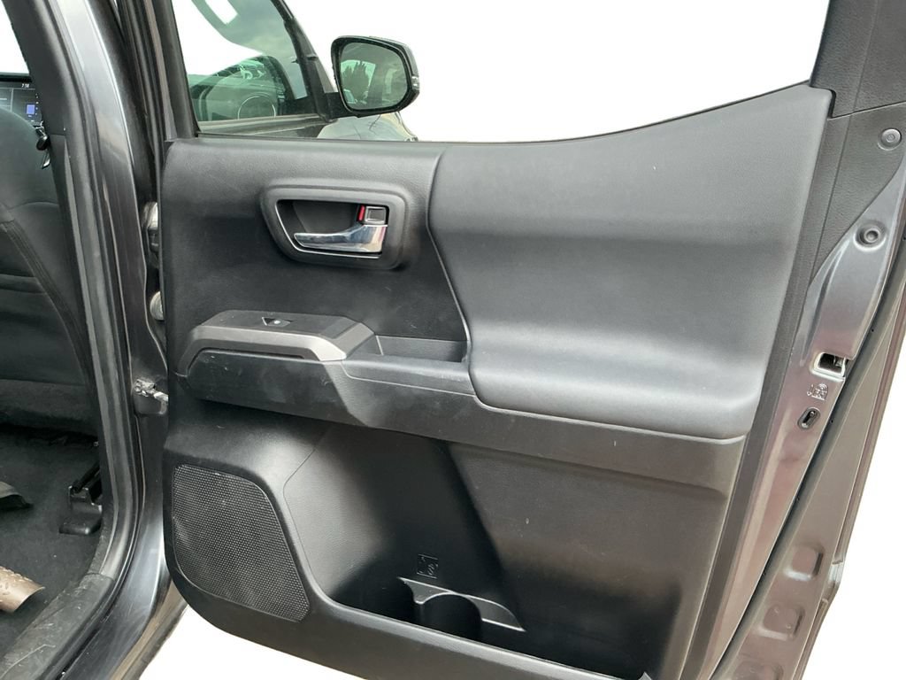 Used 2022 Toyota Tacoma TRD Off-Road RWD image 19