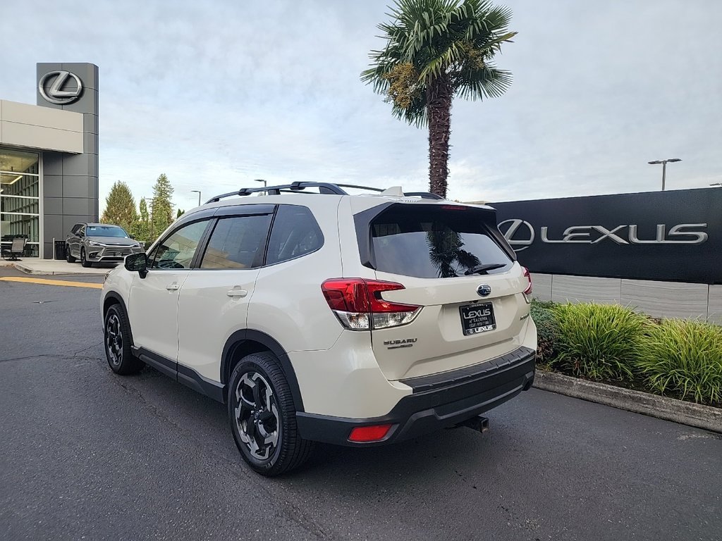 Used 2019 Subaru Forester Premium AWD/4WD image 3