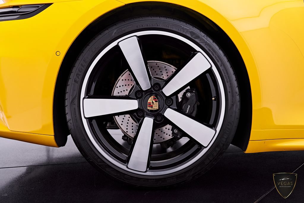 Used 2025 Porsche 911 Carrera RWD image 34