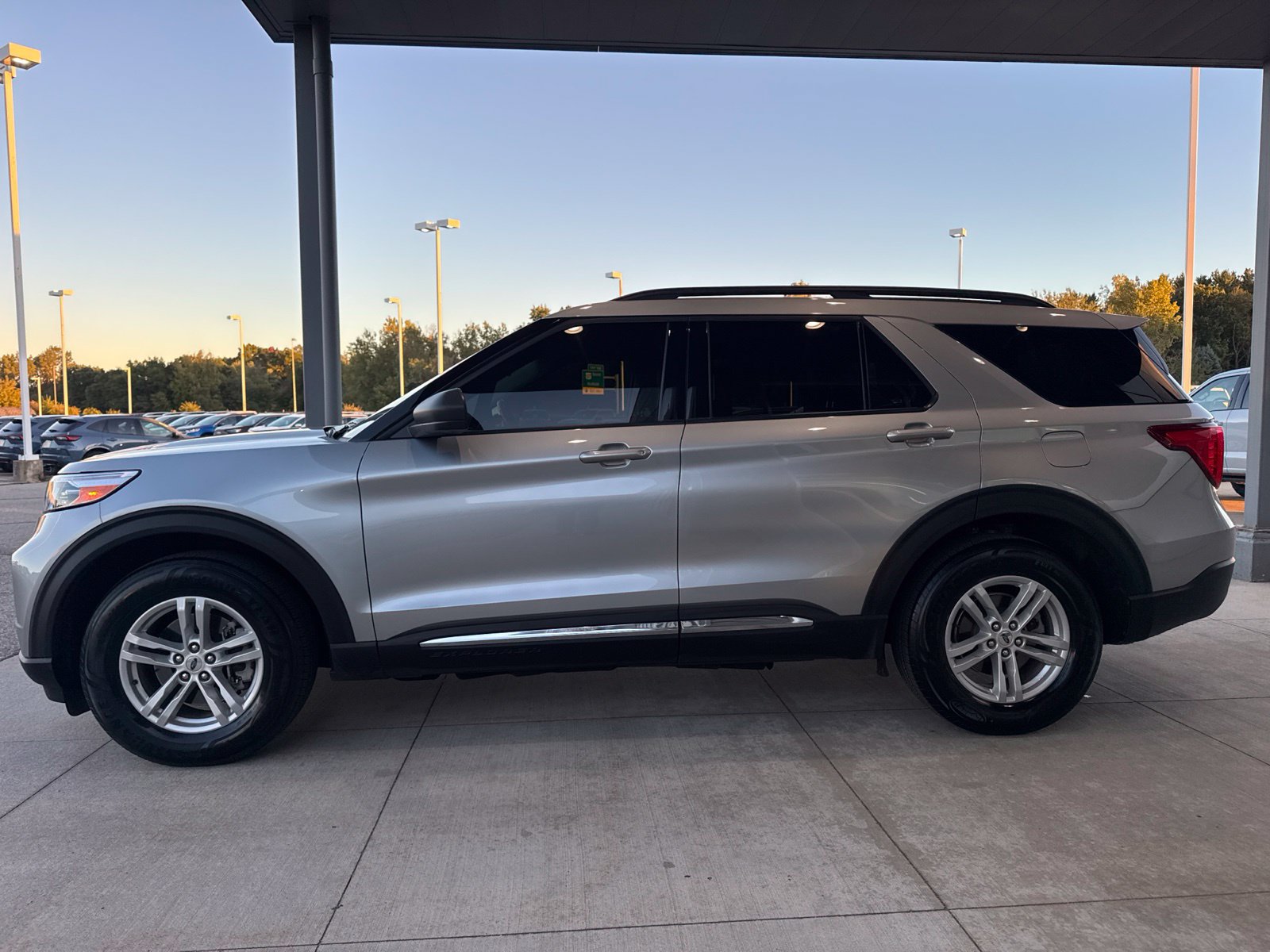 Certified 2023 Ford Explorer XLT w/ Equipment Group 202A AWD/4WD image 4