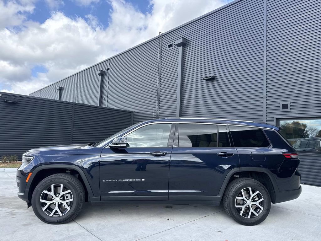 Used 2023 Jeep Grand Cherokee L Limited image 2