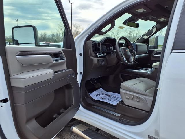 Used 2025 Chevrolet Silverado 3500 LTZ w/ LTZ Convenience Package image 52