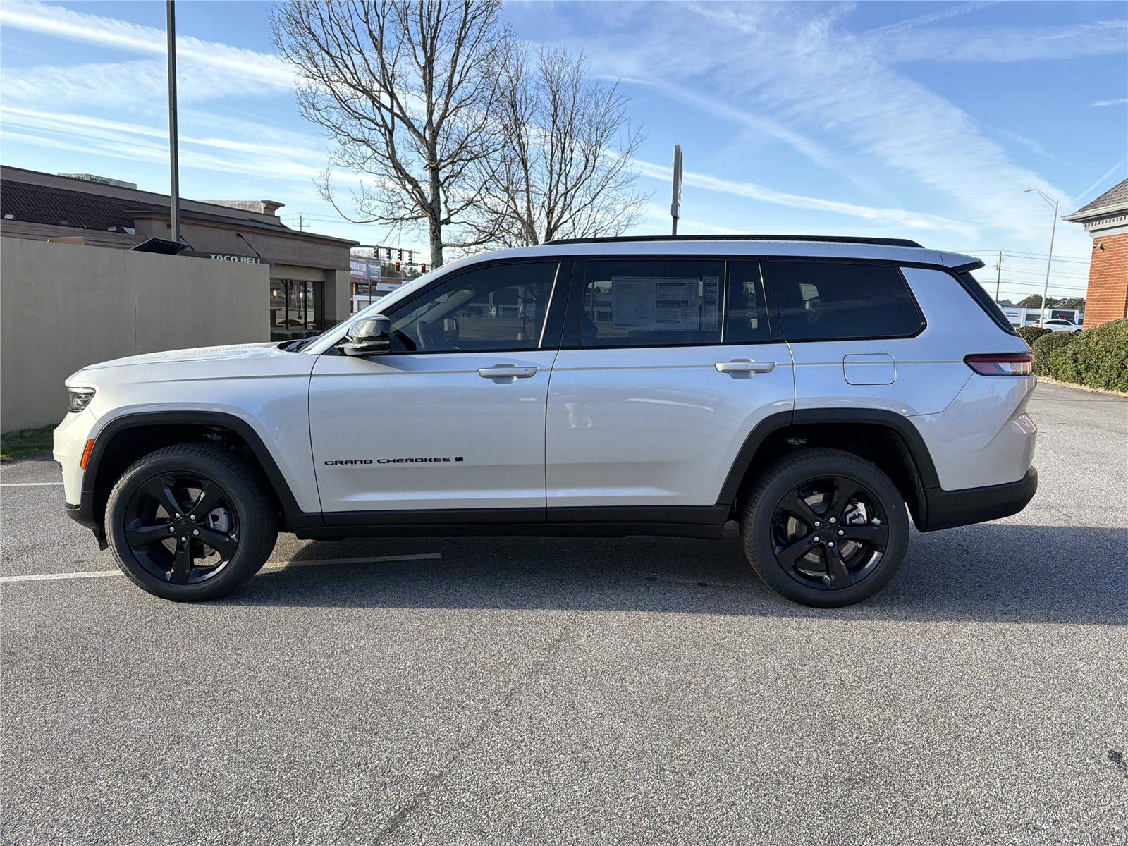 New 2025 Jeep Grand Cherokee L Limited w/ Black Appearance Package image 9