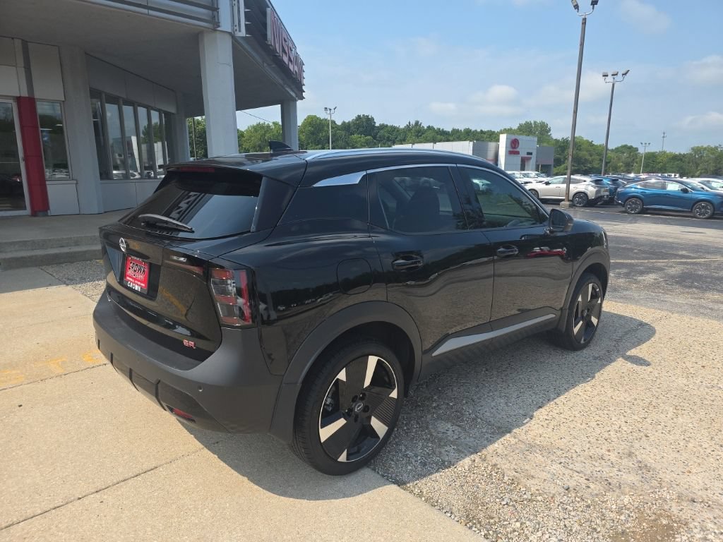 Certified 2025 Nissan Kicks SR FWD image 3