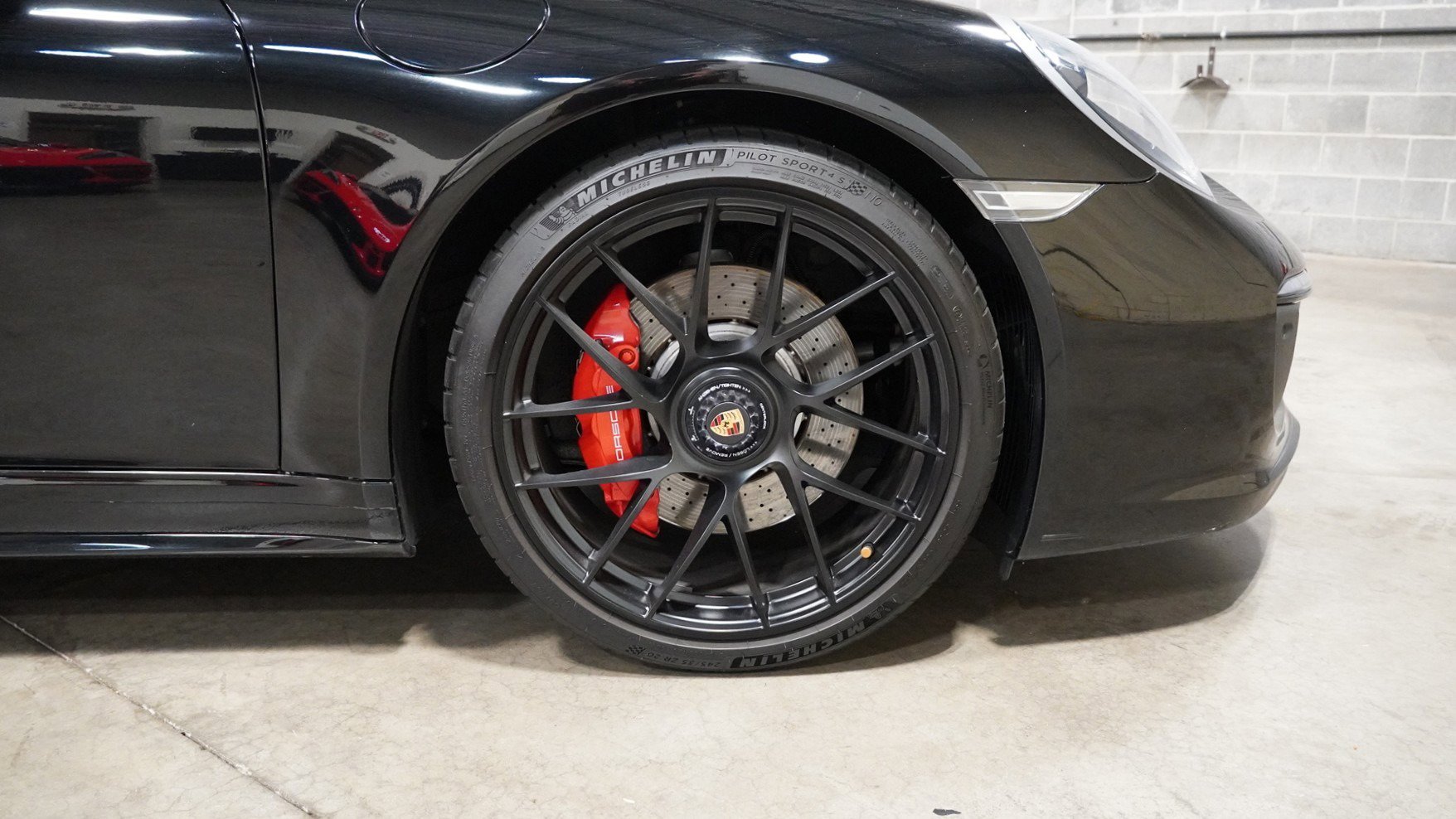 Used 2019 Porsche 911 Carrera 4 GTS image 24