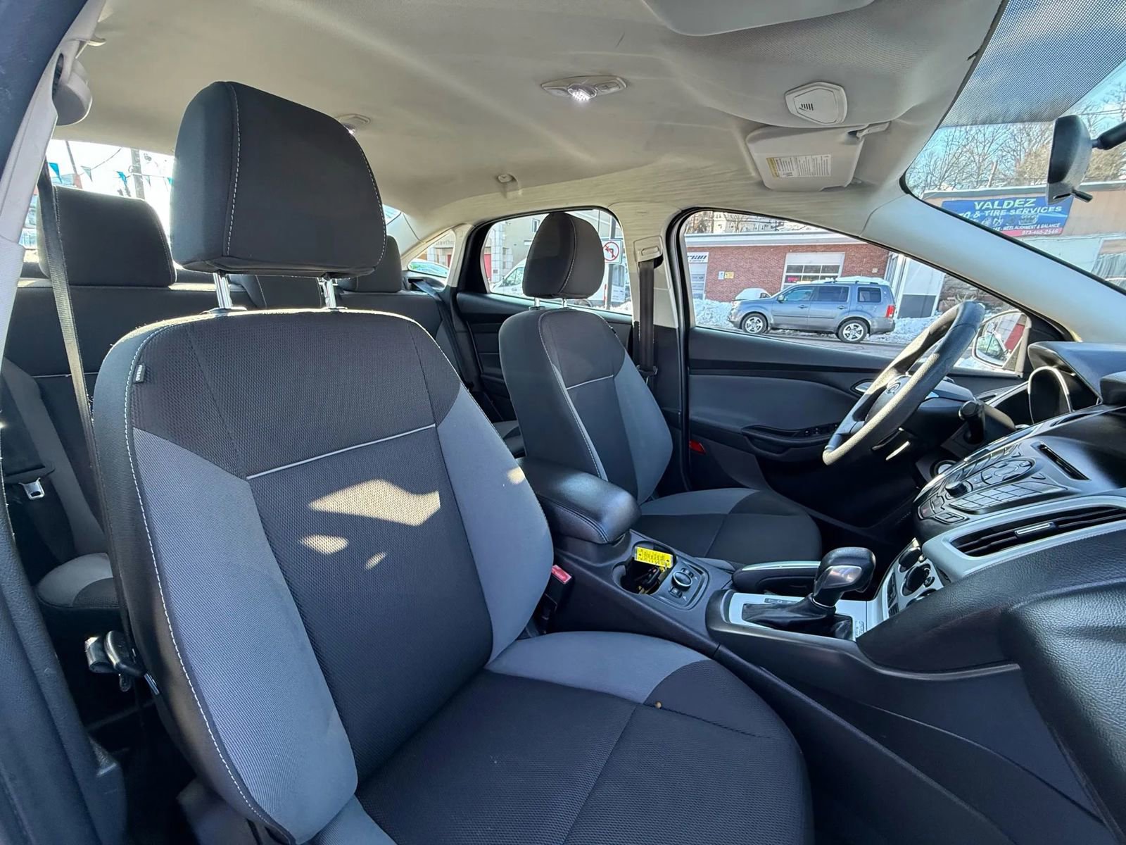 Used 2013 Ford Focus SE w/ SE Winter Pkg image 41