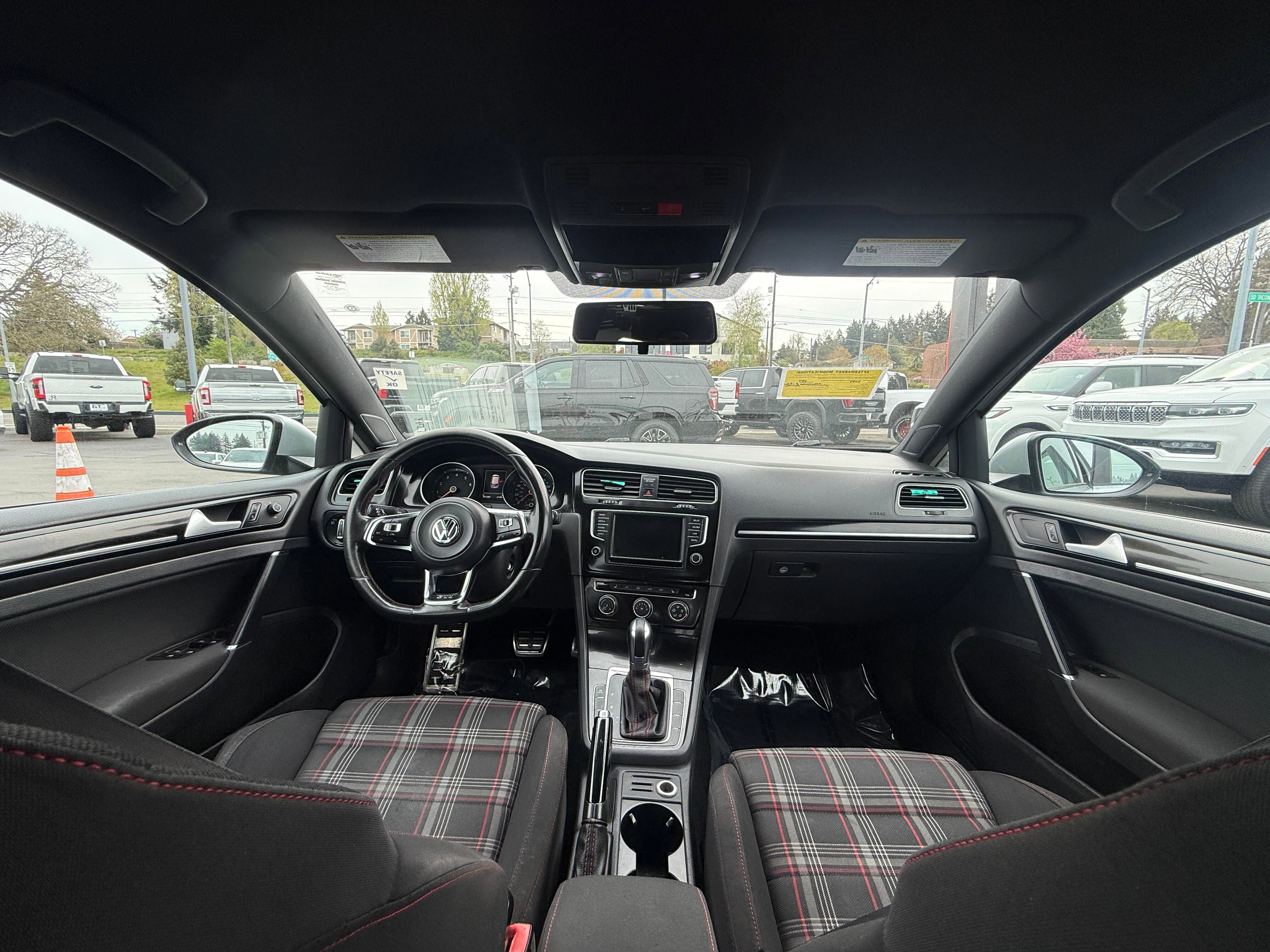 Used 2016 Volkswagen GTI SE FWD image 10