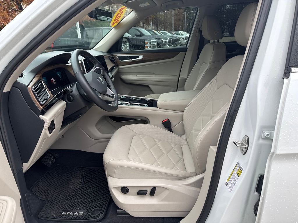 Used 2024 Volkswagen Atlas SE image 16