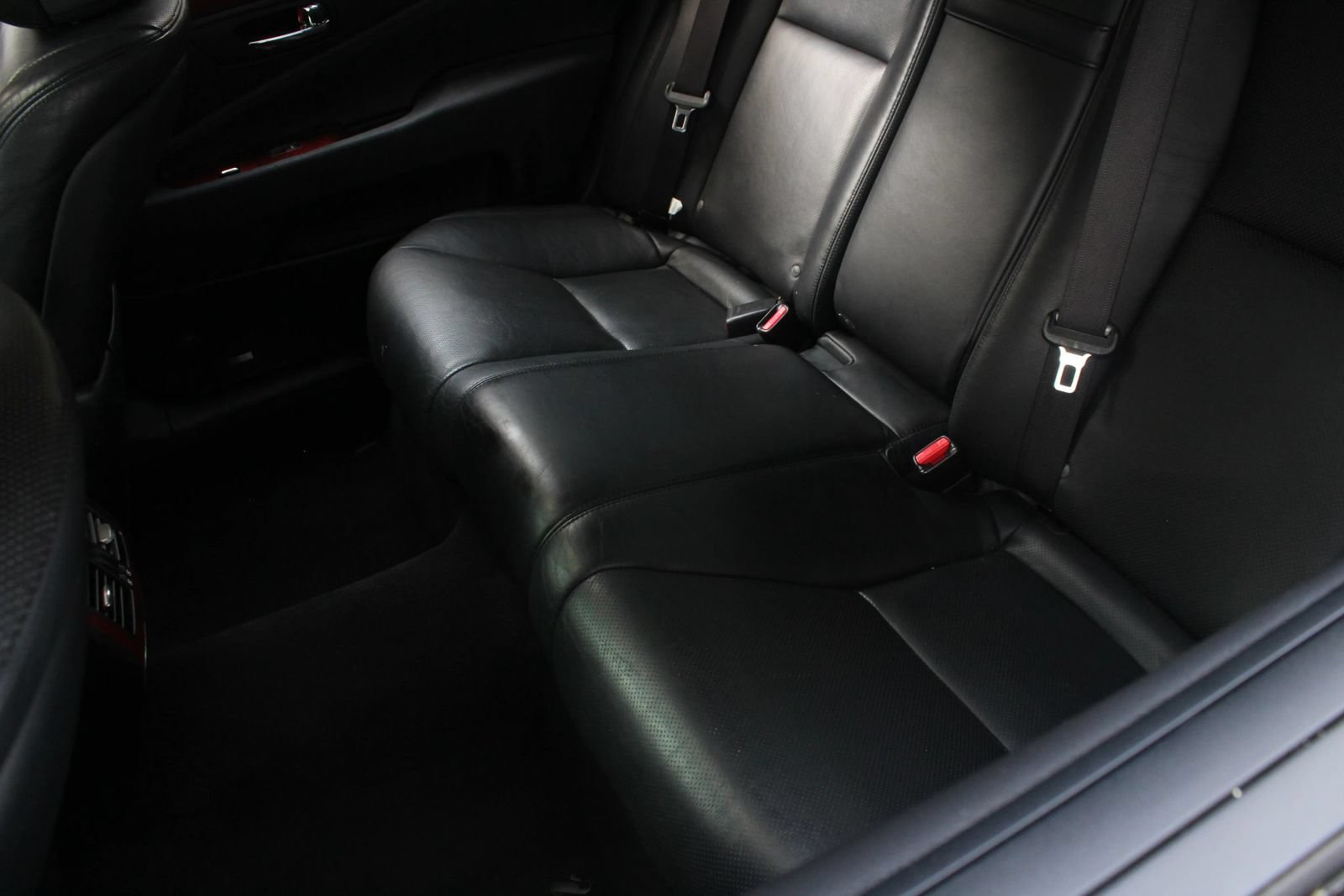 Used 2011 Lexus LS 460 L w/ Luxury Pkg RWD image 19