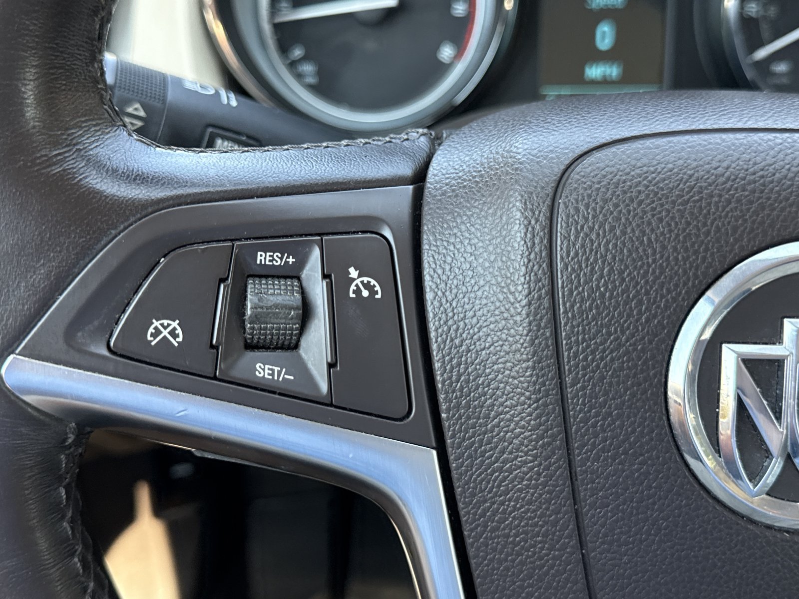 Used 2015 Buick Verano FWD image 18