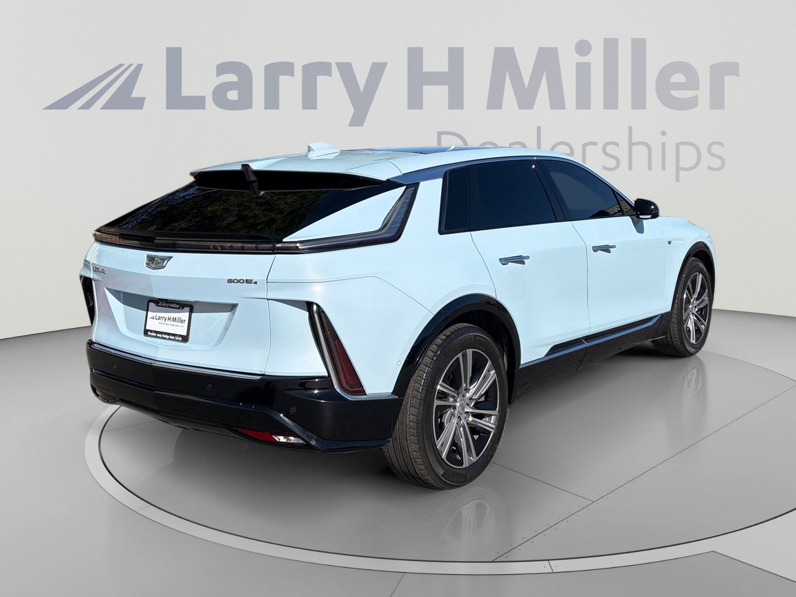 Used 2024 Cadillac Lyriq Luxury w/ LPO, Floor Liner Package AWD/4WD image 5