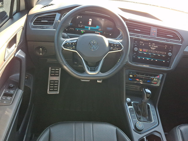 Used 2024 Volkswagen Tiguan SE R-Line AWD/4WD image 12