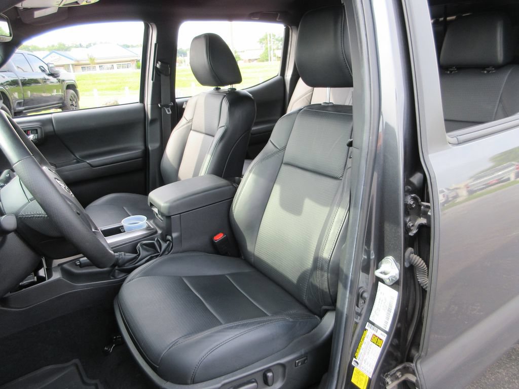 Used 2023 Toyota Tacoma Limited w/ Nightshade Package AWD/4WD image 22
