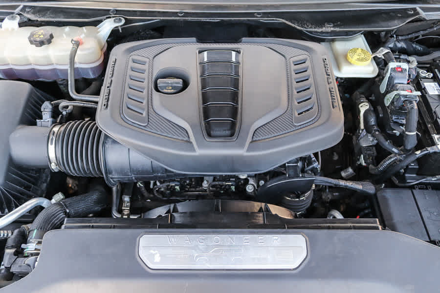 Used 2024 Jeep Wagoneer L Series II RWD image 28