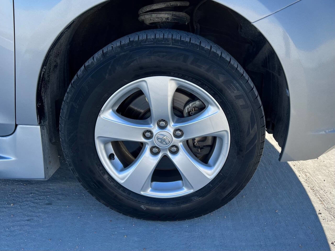 Used 2015 Toyota Sienna LE image 29