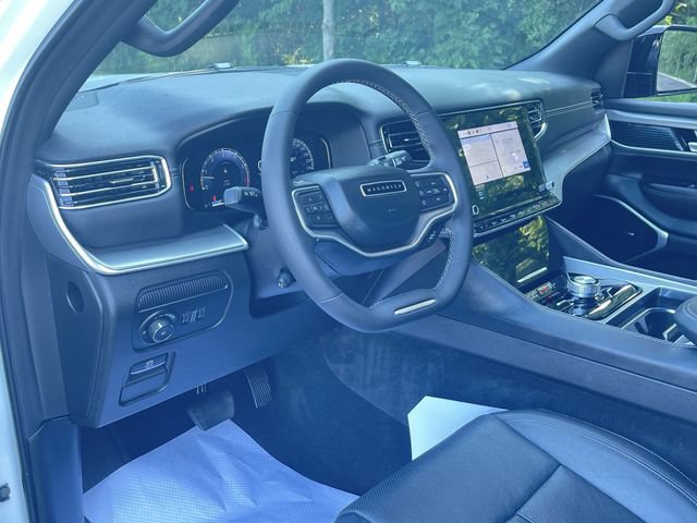 Used 2025 Jeep Wagoneer Series II AWD/4WD image 10