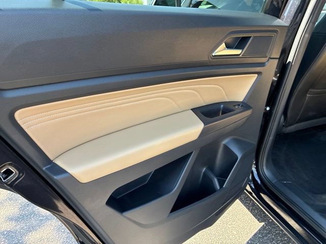 Used 2022 Volkswagen Atlas Cross Sport SEL R-Line AWD/4WD image 16