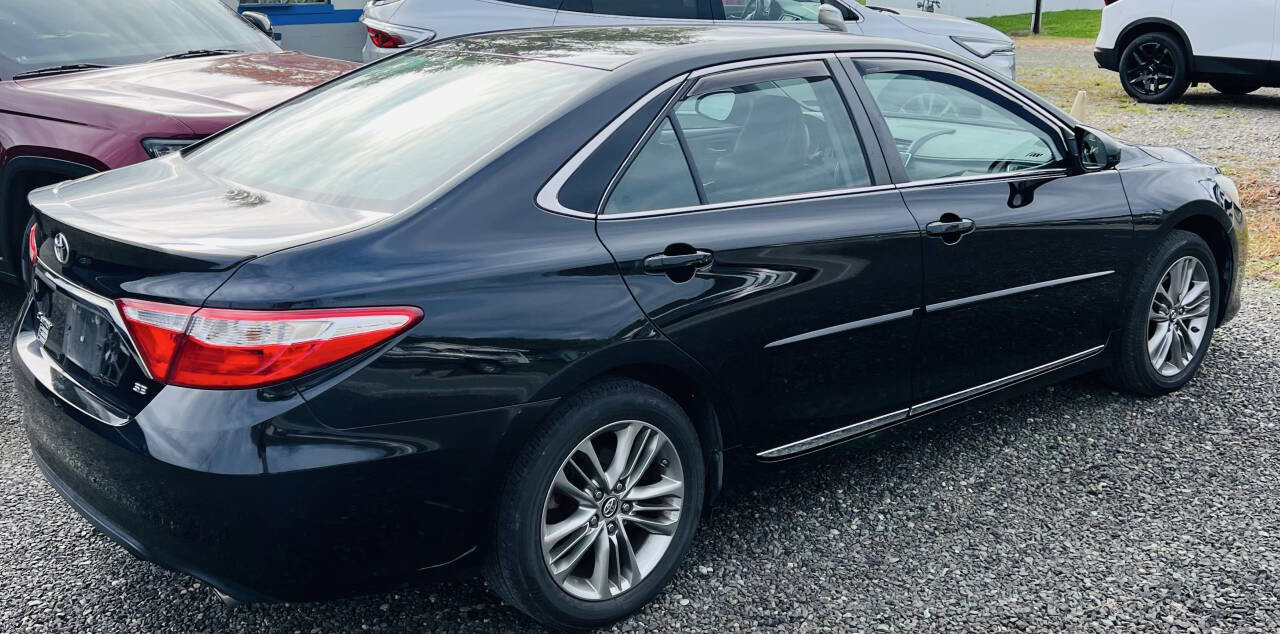 Used 2017 Toyota Camry SE image 4
