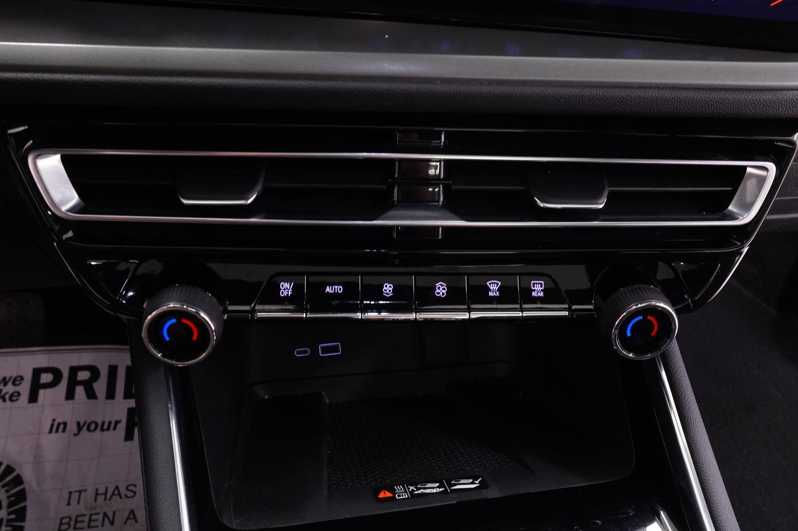 Used 2024 Chevrolet Traverse LT FWD image 36