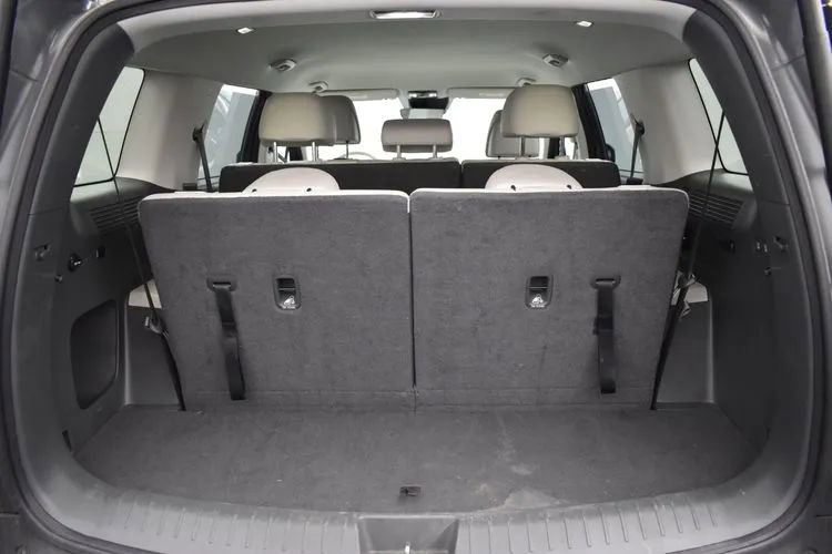 Used 2025 Hyundai Santa Fe SEL FWD image 16