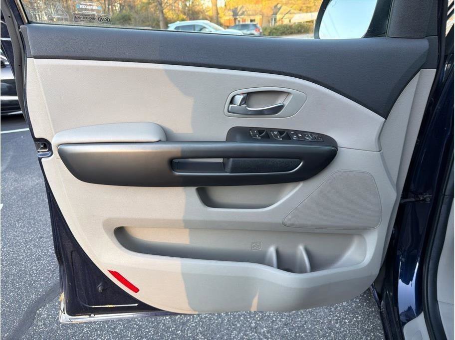 Used 2020 Kia Sedona EX image 8