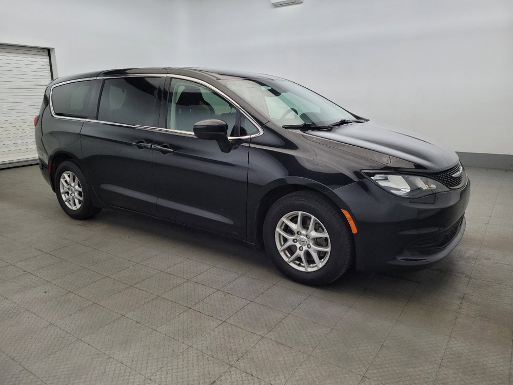 Used 2023 Chrysler Voyager LX FWD image 11
