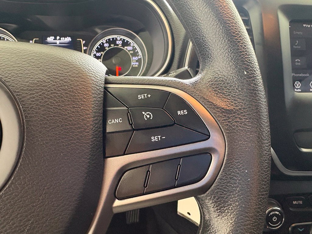 Used 2020 Jeep Cherokee Latitude FWD image 5