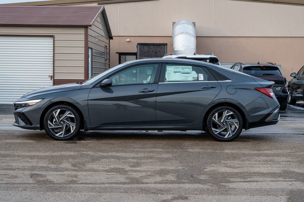 New 2025 Hyundai Elantra Limited image 4