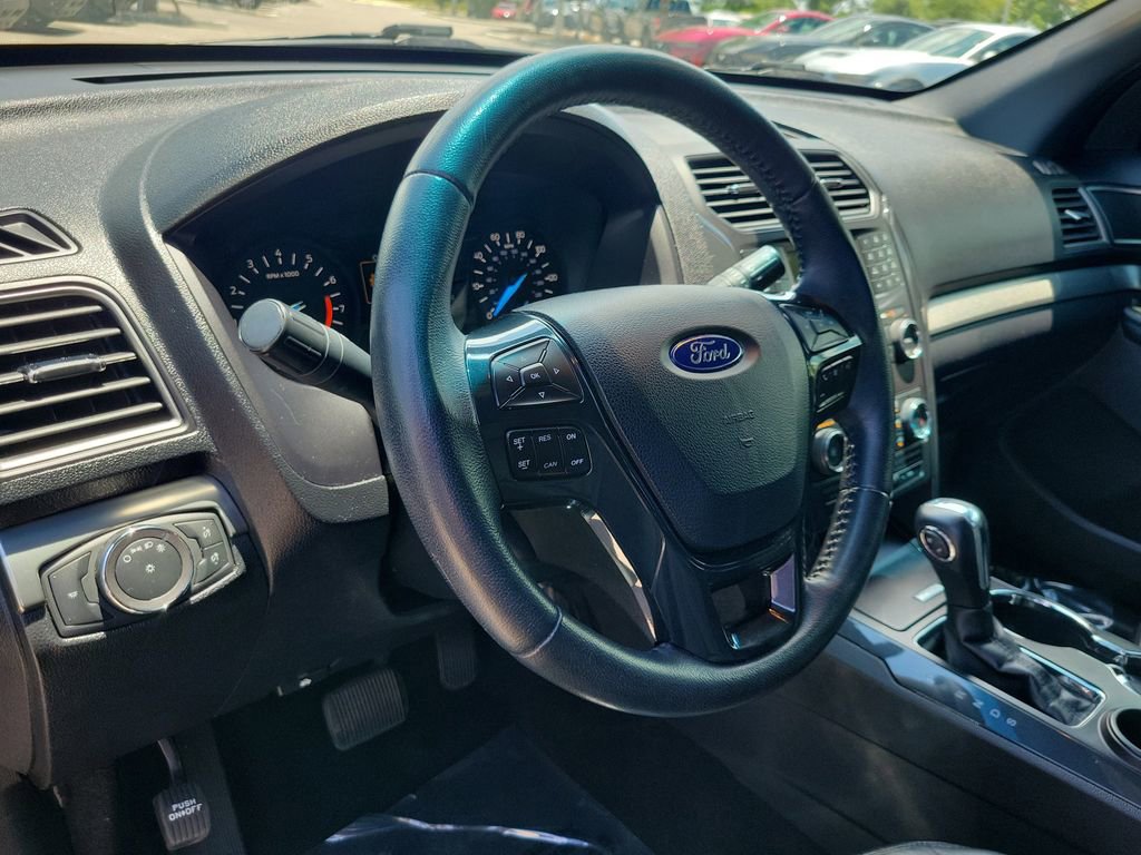 Used 2019 Ford Explorer XLT FWD image 16