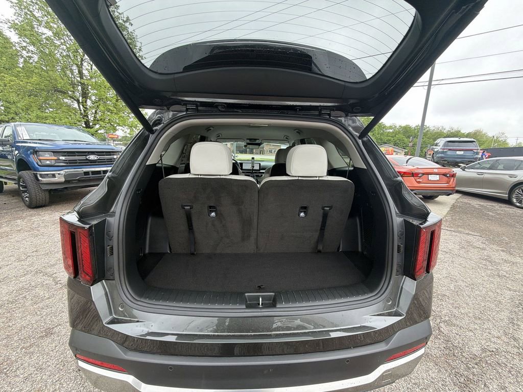 Used 2025 Kia Sorento EX AWD/4WD image 25