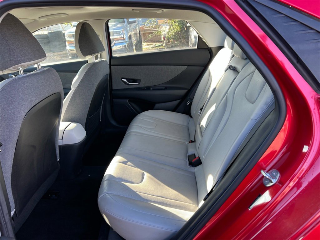 Used 2023 Hyundai Elantra Limited image 32
