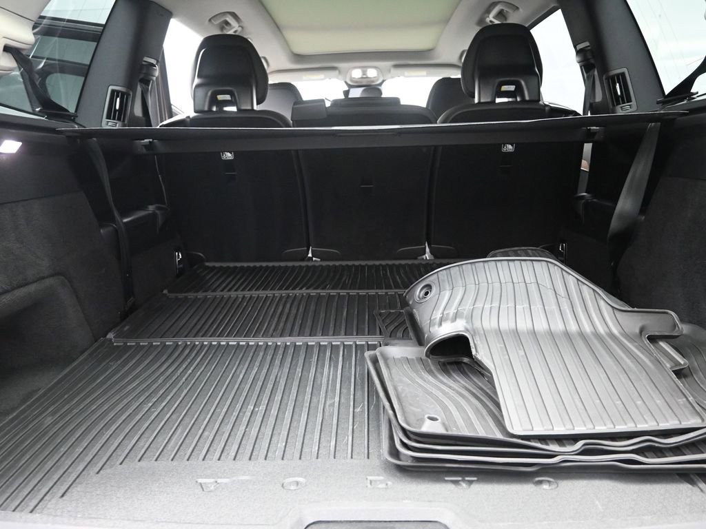 Used 2025 Volvo XC90 T8 Plus w/ Protection Package Premier image 14