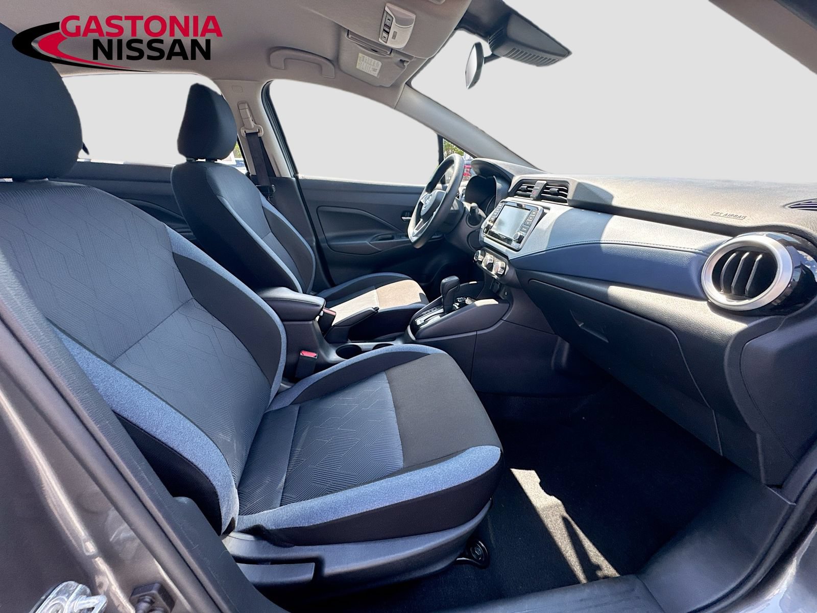 Used 2025 Nissan Versa SV FWD image 35